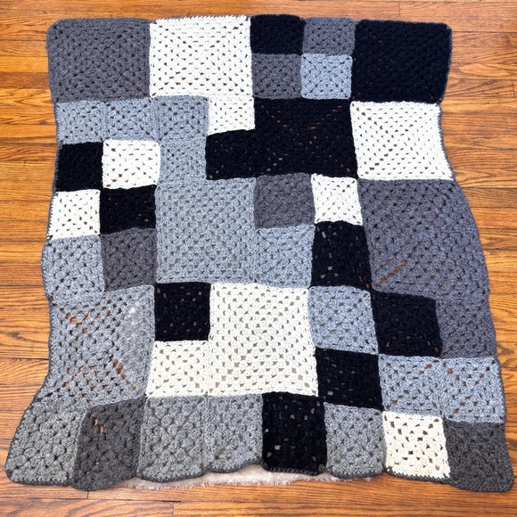 Other - Crochet Gingham Plaid Granny Square Throw Blanket 100% Wool